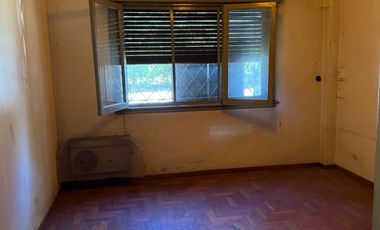 CASA A REFACCIONAR EN ESQUINA