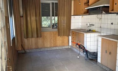 CASA A REFACCIONAR EN ESQUINA