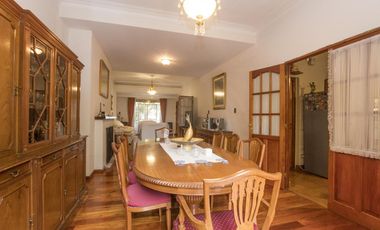 CASA EN LOTE PROPIO CON FONDO - QUINCHO Y PISCINA