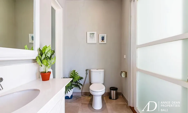 FREEHOLD VILLAS IN PRIME LOCATION BEACHSIDE OF CANGGU