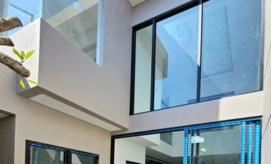 Rumah Dekat kawasan Kuliner Darmo Permai, Gloria School & Segi 8