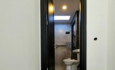 Rumah Dekat kawasan Kuliner Darmo Permai, Gloria School & Segi 8