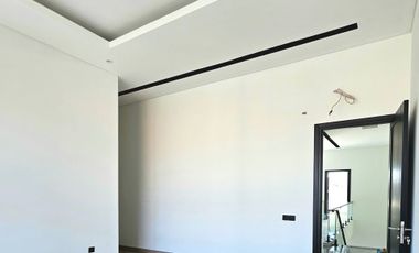 Rumah Dekat kawasan Kuliner Darmo Permai, Gloria School & Segi 8