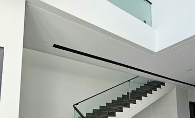 Rumah Dekat kawasan Kuliner Darmo Permai, Gloria School & Segi 8