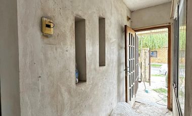 CASA LOTE PROPIO A RECICLAR 3 AMBIENTES CON JARDIN Y TERRAZA