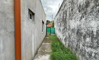 CASA LOTE PROPIO A RECICLAR 3 AMBIENTES CON JARDIN Y TERRAZA