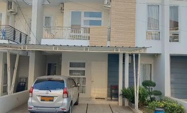 RUMAH MEWAH 2 LANTAI SIAP HUNI DI PUSAT KOTA KARAWANG