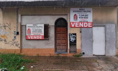 IMPORTANTE LOTE CON EDIFICACION