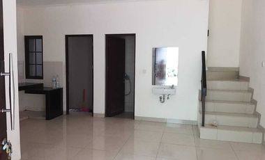 Disewakan Murah Rumah  Green Village 6x10,5m2 Cipondoh, Tangerang