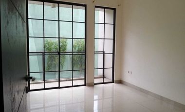 Disewakan Murah Rumah  Green Village 6x10,5m2 Cipondoh, Tangerang
