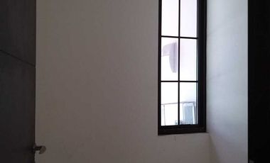 Disewakan Murah Rumah  Green Village 6x10,5m2 Cipondoh, Tangerang