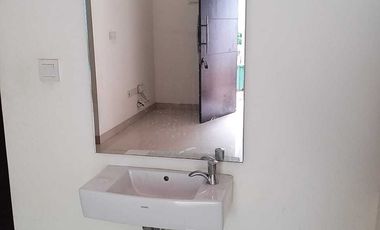 Disewakan Murah Rumah  Green Village 6x10,5m2 Cipondoh, Tangerang