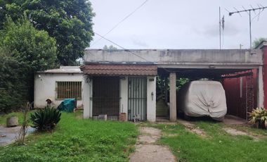 Excelente Propiedad sobre calle Di Carlo