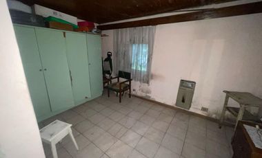 Excelente Propiedad sobre calle Di Carlo