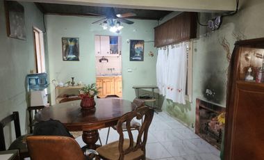 Excelente Propiedad sobre calle Di Carlo