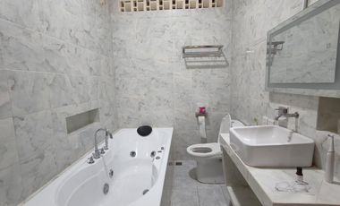 For Sale Villa dengan Pemandangan Tanaman Hijau lokasi Ubud