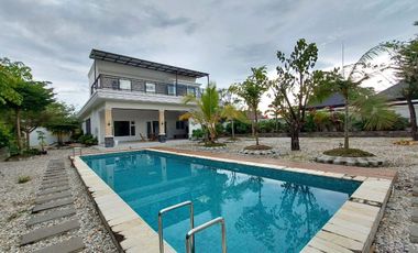 Dijual Rumah Sudut Luas 1800m2 dengan Private Swimming Pool di PKU