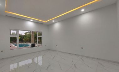 Dijual Rumah Sudut Luas 1800m2 dengan Private Swimming Pool di PKU