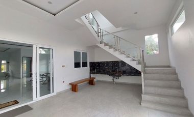 Dijual Rumah Sudut Luas 1800m2 dengan Private Swimming Pool di PKU