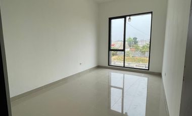 RUMAH MEWAH 2 CARPOT SIAP HUNI ! AKSES MUDAH BEBAS BANJIR