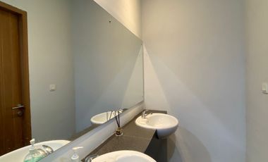 Fatmawati raya gedung kantor komersial jalan kaki ke MRT cipete