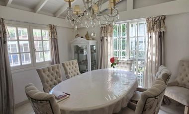 Gran casaquinta con espectacular arboleda y parque