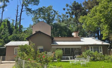 Gran casaquinta con espectacular arboleda y parque