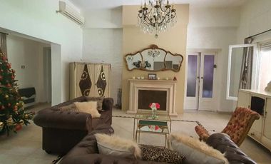 Gran casaquinta con espectacular arboleda y parque