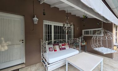 Gran casaquinta con espectacular arboleda y parque