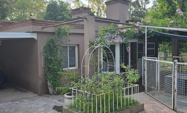 Gran casaquinta con espectacular arboleda y parque