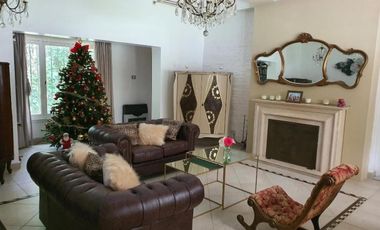 Gran casaquinta con espectacular arboleda y parque