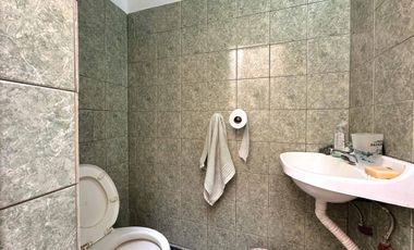 Casa de 4 ambientes + Departamento de 2 ambientes + Local