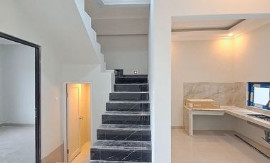 Rumah 2 lantai mewah siap huni Murah lokasi dekat LRT harjamukti tol