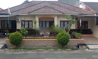 RUMAH ASRI DENGAN LUAS TANAH BESAR LOKASI TENGAH KOTA