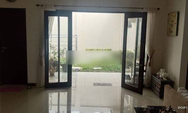 RUMAH ASRI DENGAN LUAS TANAH BESAR LOKASI TENGAH KOTA