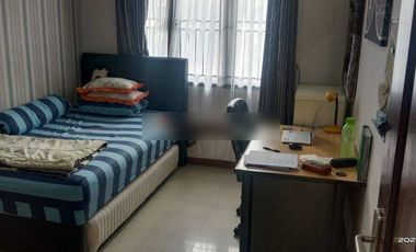RUMAH ASRI DENGAN LUAS TANAH BESAR LOKASI TENGAH KOTA