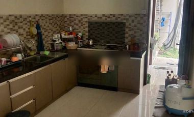 RUMAH ASRI DENGAN LUAS TANAH BESAR LOKASI TENGAH KOTA