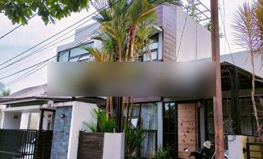 RUMAH FULLFURNISH TENGAH KOTA BERNUANSA MINIMALIS ELEGAN