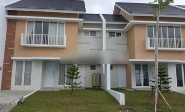 RUMAH BERNUANSA RESORT TEPI PANTAI DALAM PERUMAHAN BATAKAN VILAGE