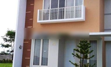 RUMAH BERNUANSA RESORT TEPI PANTAI DALAM PERUMAHAN BATAKAN VILAGE