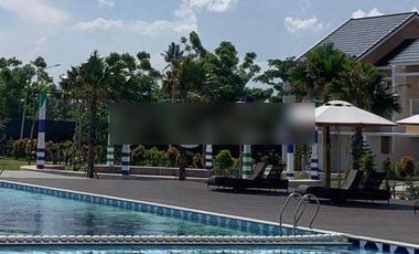 RUMAH BERNUANSA RESORT TEPI PANTAI DALAM PERUMAHAN BATAKAN VILAGE