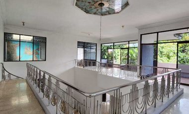 SEWA RUMAH MARGOREJO INDAH LOKASI STRATEGIS