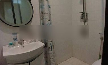 RUMAH TENGAH KOTA BERNUANSA MINIMALIS ELEGAN LOKASI AMAN NYAMAN NEGO