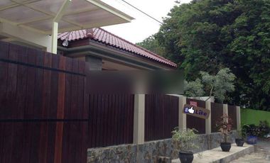 KAN RUMAH BESAR FULL FURNIS DENGAN KOLAM RENANG LOKASI TENGAH KOTA