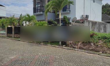 RUMAH TENGAH KOTA BERNUANSA MINIMALIS ELEGAN LOKASI DALAM CLUSTER