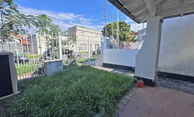 VENTA CASA 3 AMBIENTES CON COCHERA