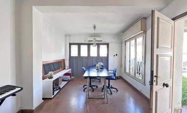 VENTA CASA 3 AMBIENTES CON COCHERA