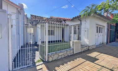 VENTA CASA 3 AMBIENTES CON COCHERA