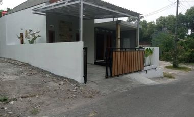 Rumah baru siap huni tanah luas 148m dekat  jalan jogja solo