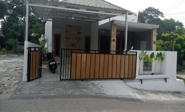 Rumah baru siap huni tanah luas 148m dekat  jalan jogja solo